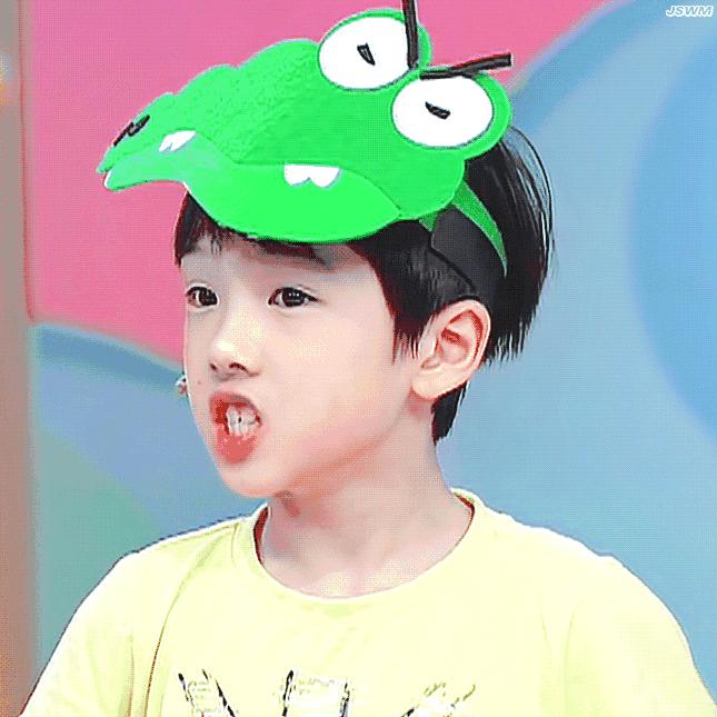 countdown》表演出道舞台,正式宣告出道;27日,随组合发行出道单曲《 