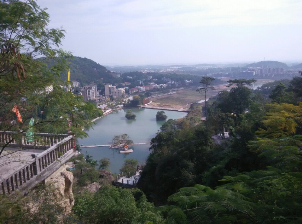 p>广州市花都芙蓉省级旅游度假区是广州北郊著名的旅游胜地.