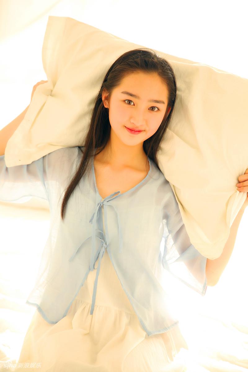  p>邓恩熙,2005年4月18日出生于重庆市,中国内地女演员.