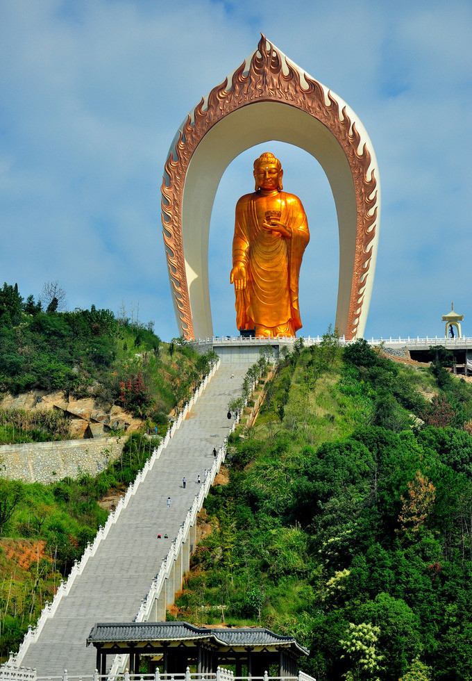 p>东林大佛:位于中国江西省庐山市 a target"_blank href/item