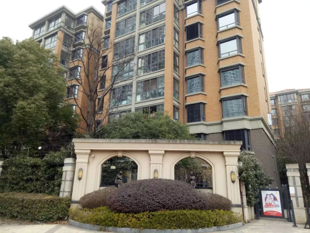  p>碧瑶花园三期位于南京市建邺奥体,由南洋地产(南京)有限公司建成