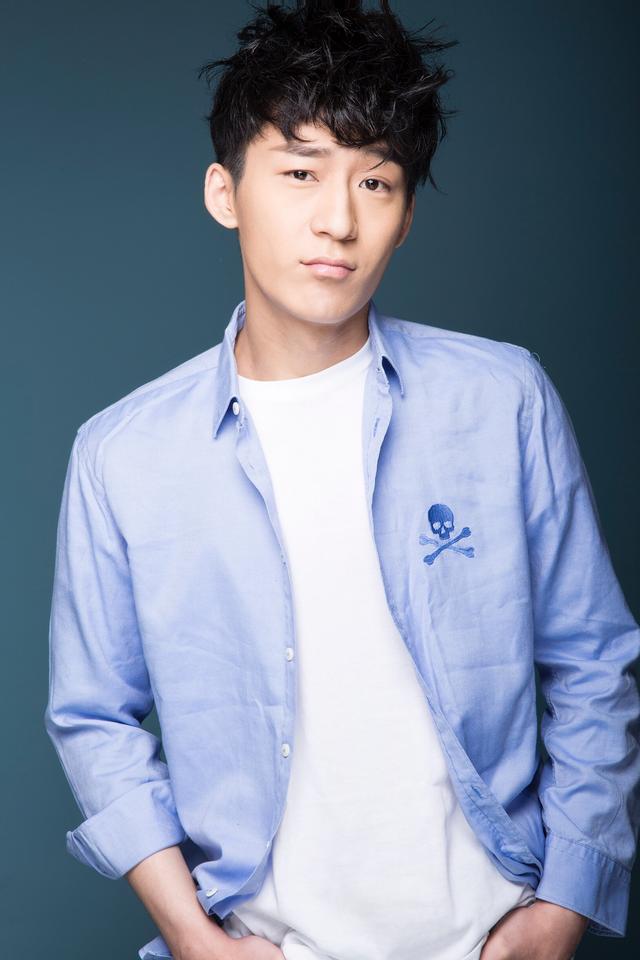 p>刘嘉伟,内地新人男演员,1994年4月26日出生于湖南常德,身高1米83