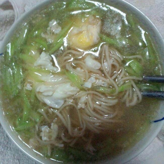 白菜丝热汤面
