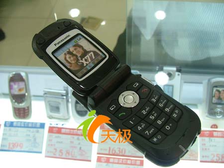  p>松下x77是松下2004年上市的一款手机,主要功能有内置震动,时钟