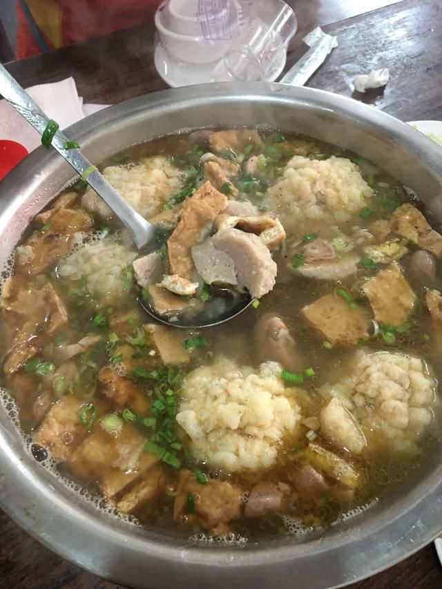  p>周村煮锅是山东淄博汉族风味小吃之一.