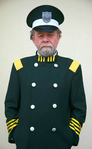  p>徐亚洲,1948年10月1日出生于山东省青岛市,中国内地男演员.