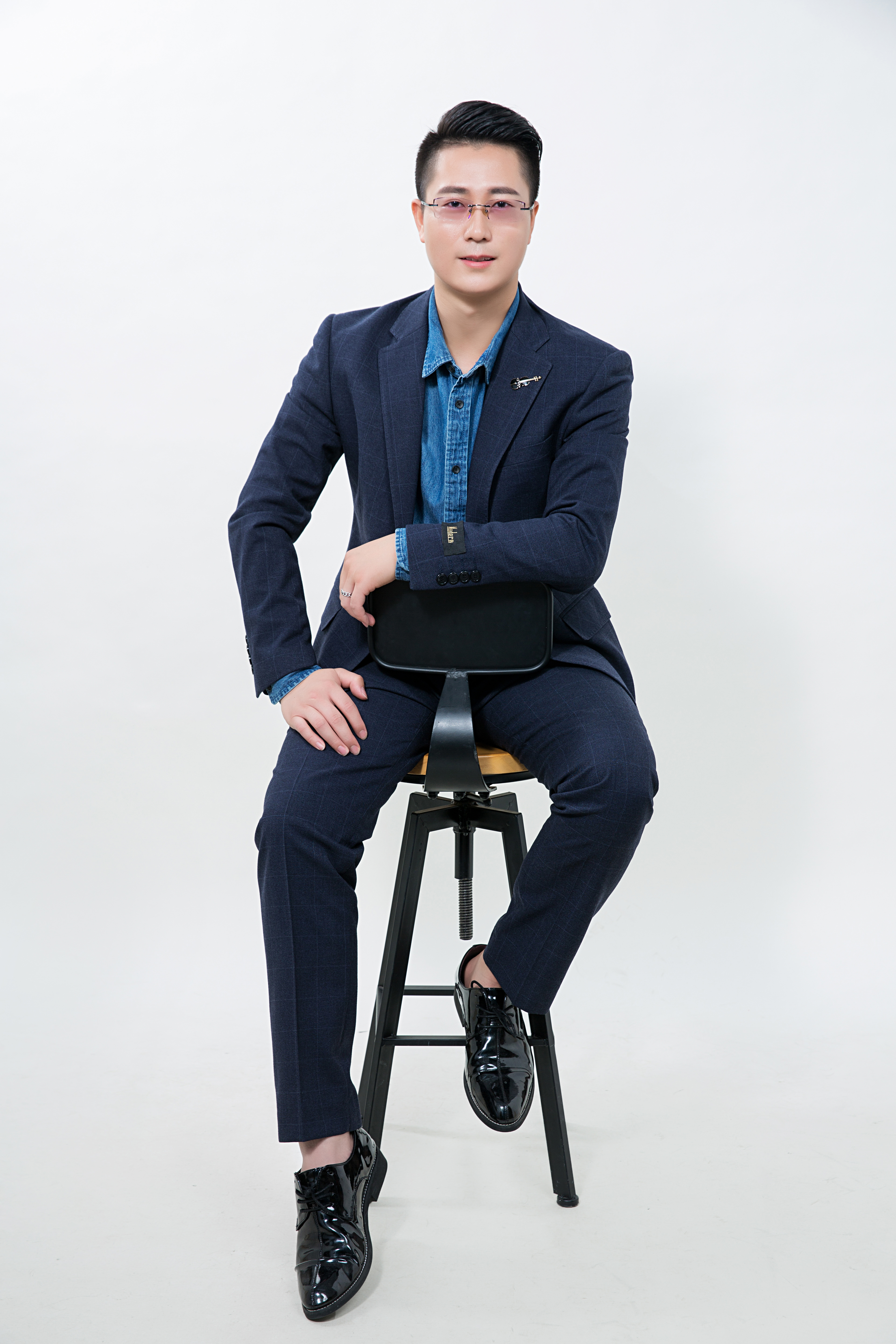 p>胡家乐,男,中国内地影视演员青年导演,现名:胡