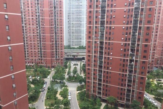 p>欢乐星城位于武汉市洪山东湖东亭,共计房屋2150户/p>