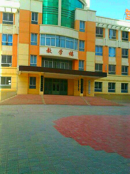  p>临洮县文峰中学创建于2003年,学校自2007年秋季开始高中招生,2012