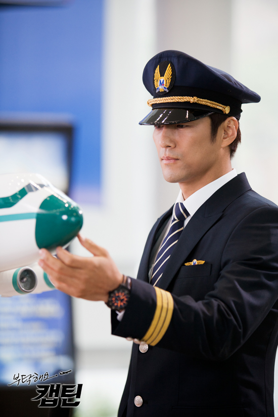 /p p>该剧是一部描述航空工作人员的生活和爱恨情仇,叙述对工作充满