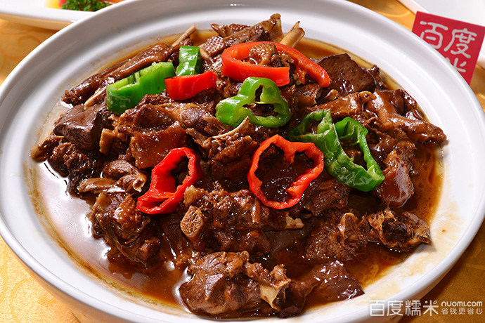  p>黑椒鸵鸟扒是一道以鸵鸟肉为主要食材制作的菜品. /p>