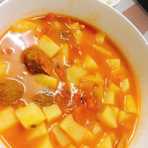 p>剩菜番茄土豆浓汤是一道由猪肉,西红柿等食材制成的美食/p>