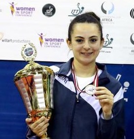 体操名将日晚维金娜如“王者”般走向平衡木和跳马的竞技场