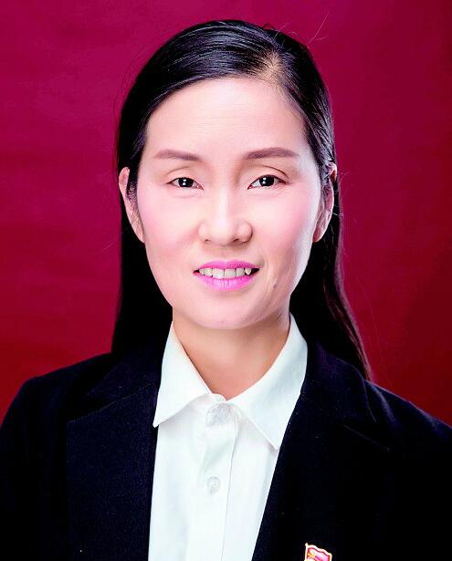 现任监利县妇女联合会兼职副主席,精华水稻种植专业合作社的理事长