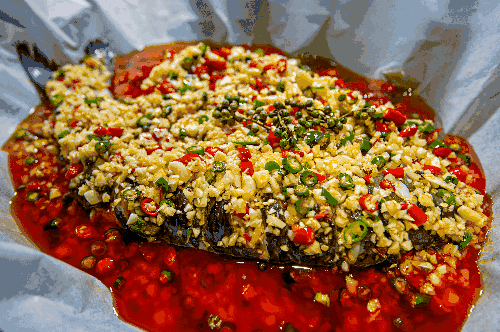  p></p></a>《纸包鸭粒鱼》是一道中国民间传统家庭美食,由鸭粒鱼烹饪而成.