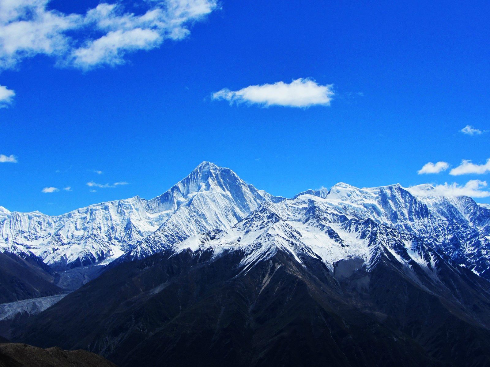 海拔4500米,这里是近距离观看蜀山之王贡嘎雪山的绝佳之地