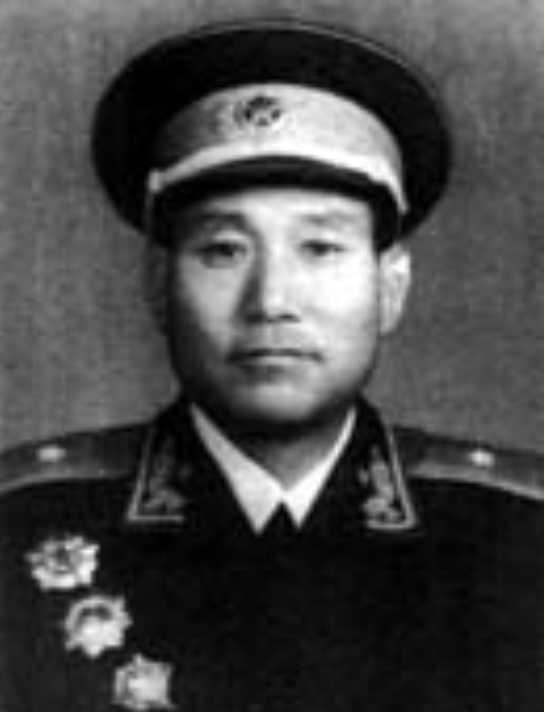 1931年11月参加宁都起义,加入中国工农红军,走上革命道路.
