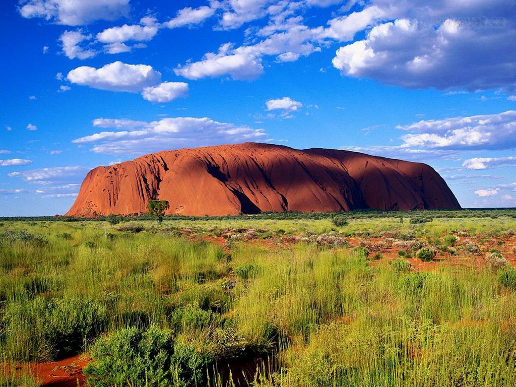  p>艾尔斯岩石(ayers rock)又名艾尔斯岩,艾尔斯巨石,当地原住民称其