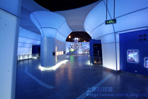  p>上海科技博物馆是上海的科普教育基地和休闲旅游基地,展现的是中国