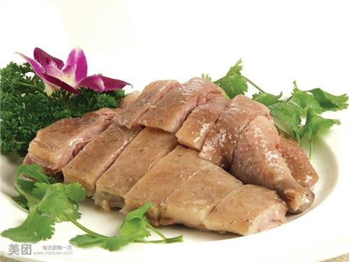 p>皮果白切鹅肉是一种食物,制作原料:有光嫩土鹅 a href data