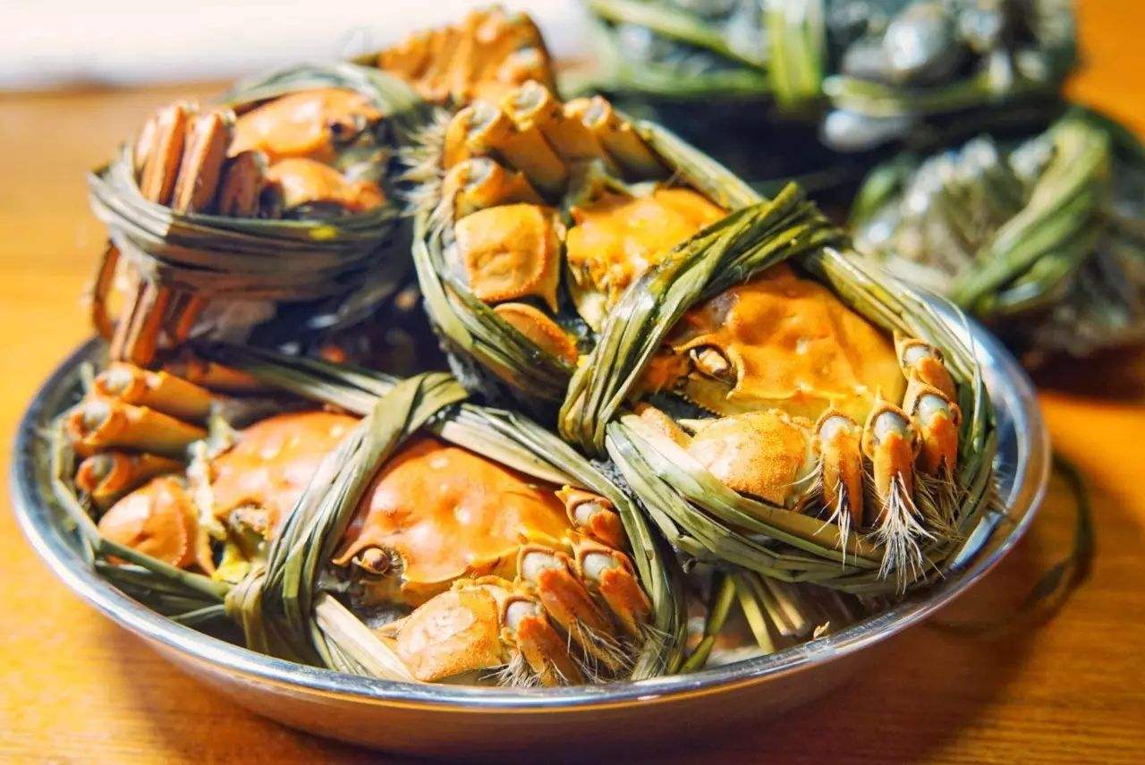 p></p></a>紫苏蒸大闸蟹是以螃蟹为主料,以 a target=