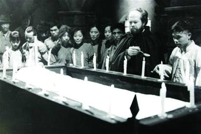  p>徐亚洲,1948年10月1日出生于山东省青岛市,中国内地男演员.