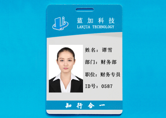 条形码及其它资料直接打印在pvc卡上,可以用来作各类工作牌,出入卡