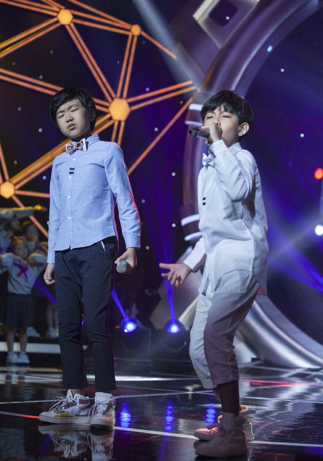 "节奏小子"谢昊轩时尚潮流的苏格兰裙搭配动感的舞步,以及 a target