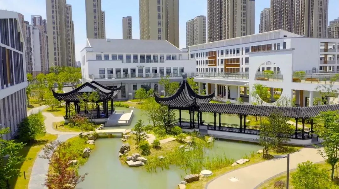jiangsu province,是由苏州市教育局主管的一所全日制普通高级中学