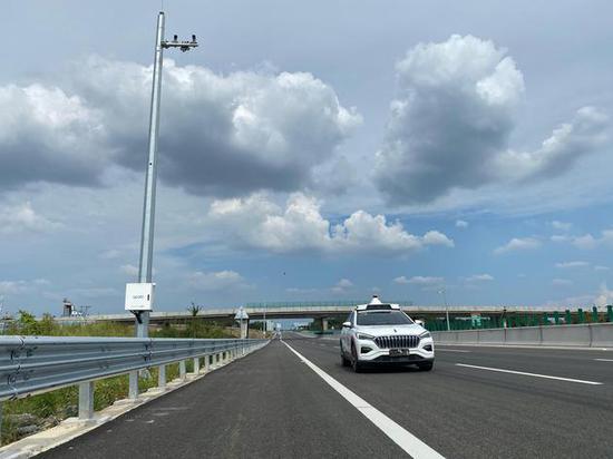 自动驾驶 高速公路_大巴车高速驾驶_模拟公路驾驶