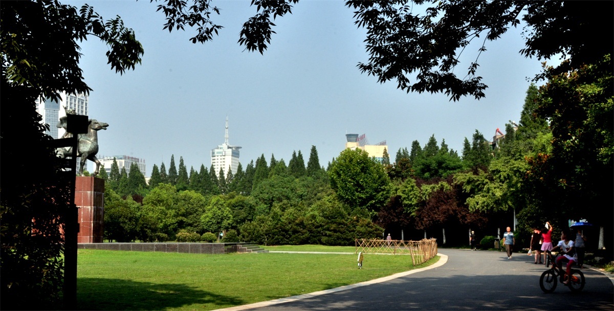  p></p></a>杏花公园位于安徽省合肥市老城区西北隅,水西门内一带,为环城公园