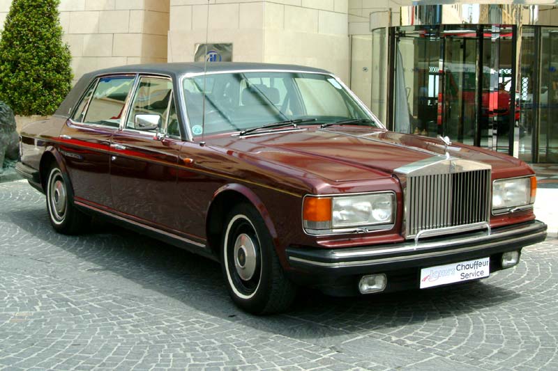 是劳斯莱斯继卡玛格后于1980年上市的一款高级轿车