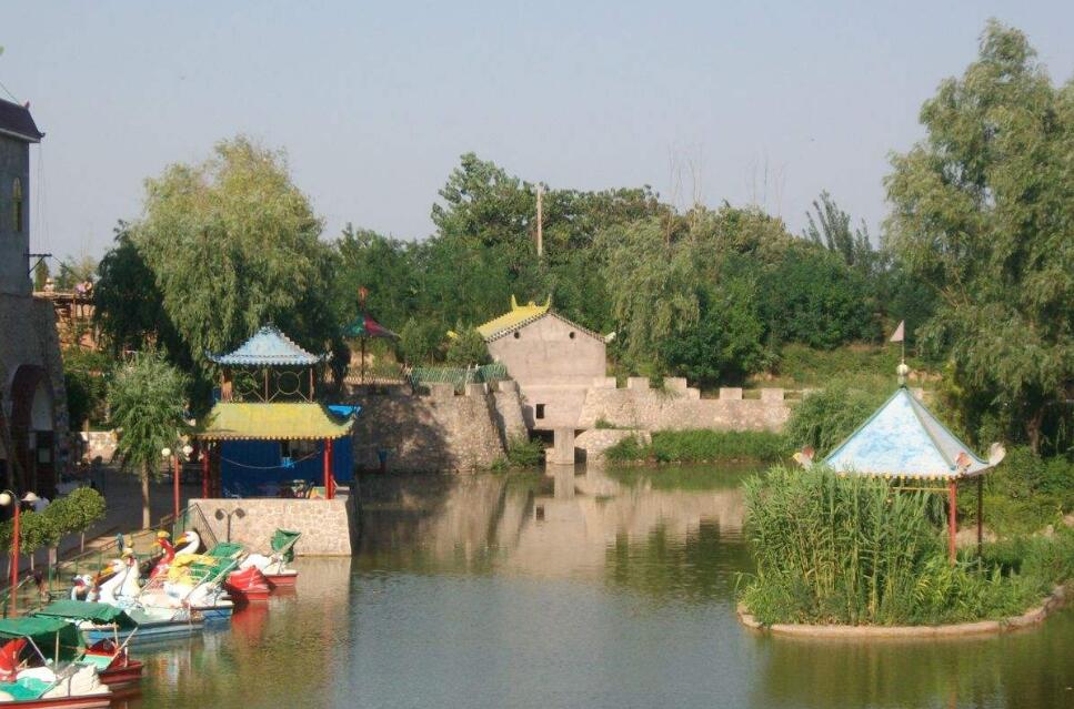  p></p></a>仙月湖风景区,位于 a target=