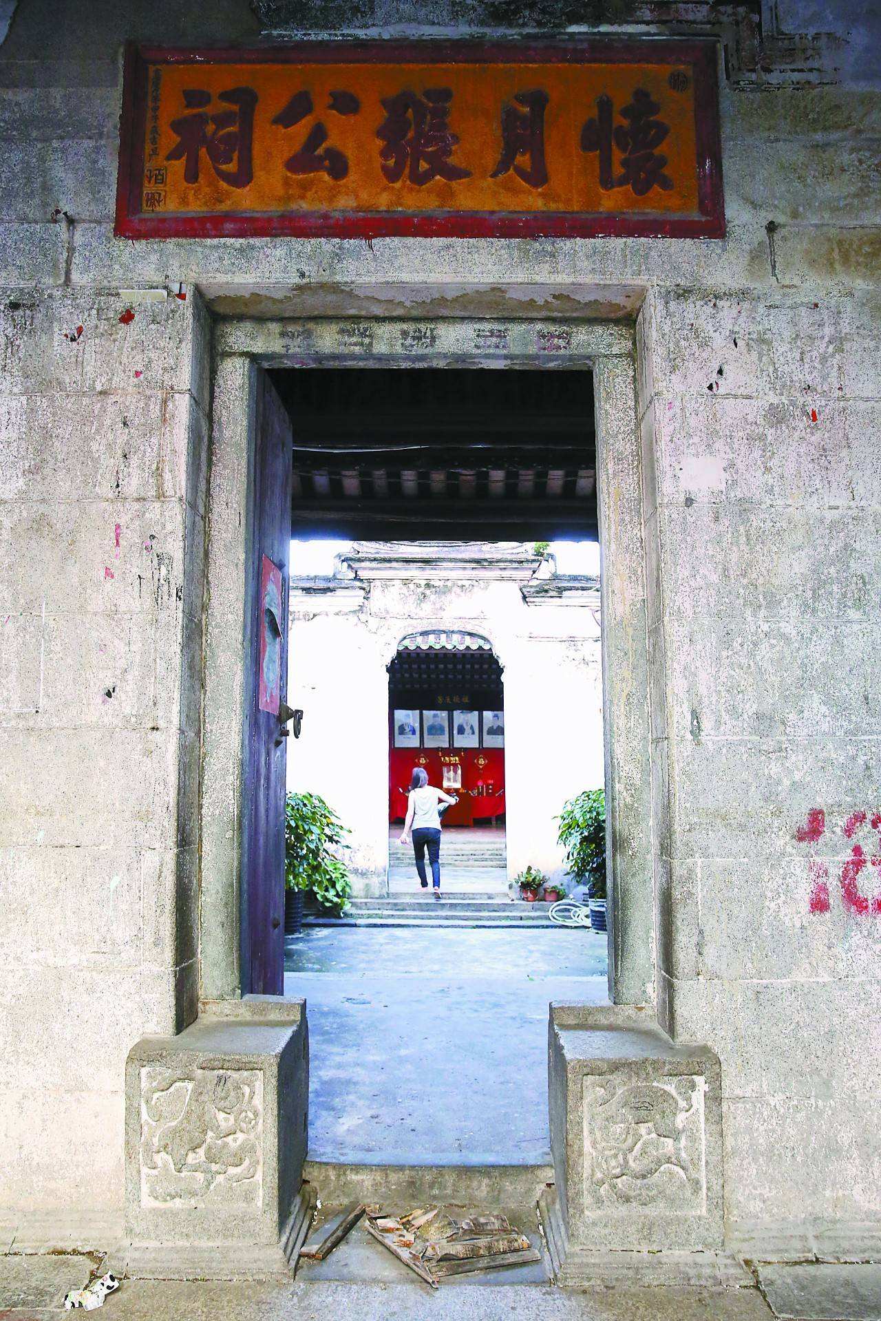 p>张公祠分别位于湖北宜城市新街乡罗屋村长山和南漳县武安镇北.