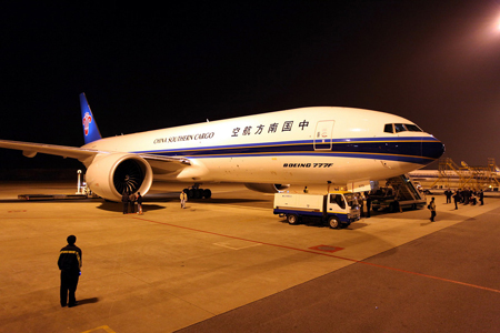  p></p></a>波音777(英语: b>boeing 777 /b>)是一款由美国 a href=