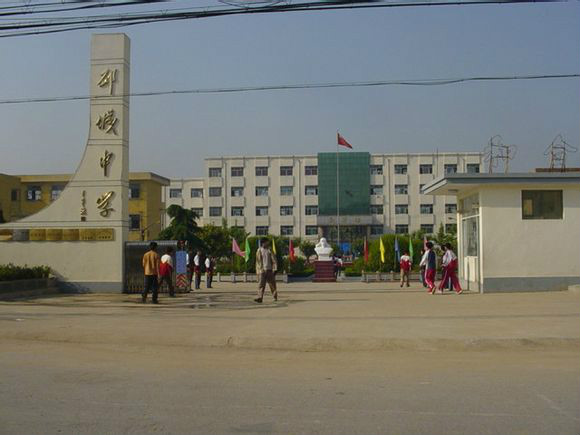 p>邳州市邳城中学,简称"邳中,始建于20世纪初,位于 a target"
