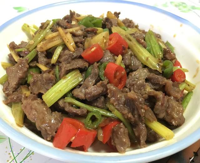 芹菜泡椒炒牛肉