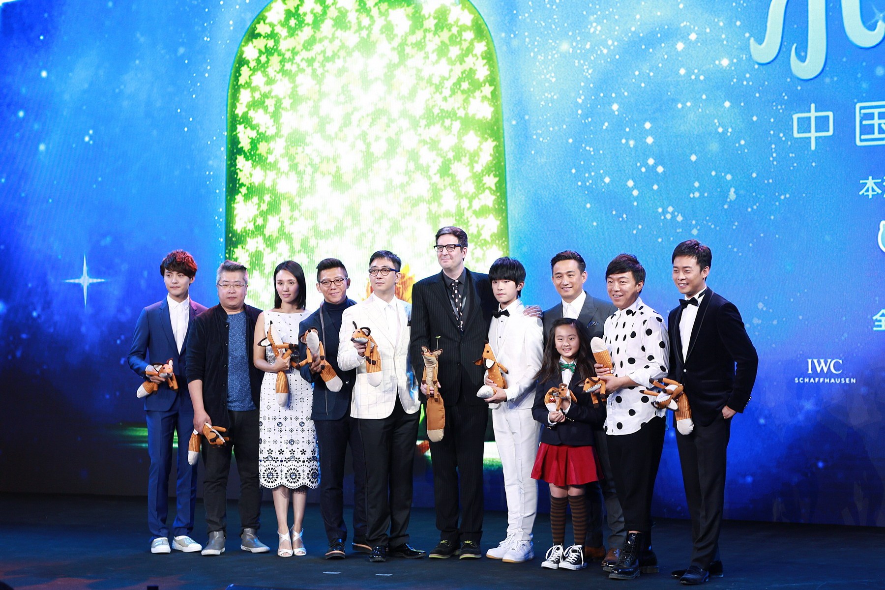 2000年11月28日生于湖南怀化,中国内地男演员,歌手,舞者,演唱组合 a