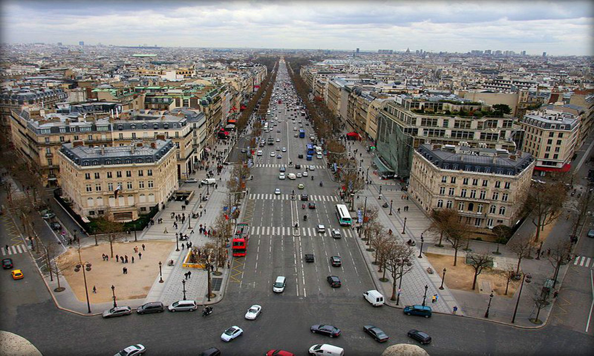 champs - elysées),位于 a target="_blank" href="/item/巴黎/858"