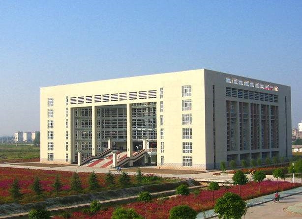黄冈师范学院,400人湖北民族学院,600人湖北美术学院,400人武汉体育