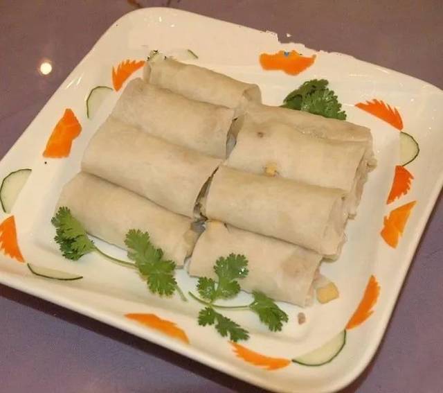 p>大埔客家薄饼是一道美食,制作材料有蕨粉粄,豆子羹等/p>