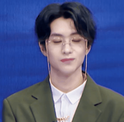 p></p></a>邓孝慈,1998年8月6日出生于贵州省,中国内地男歌手,男子演唱组合 a