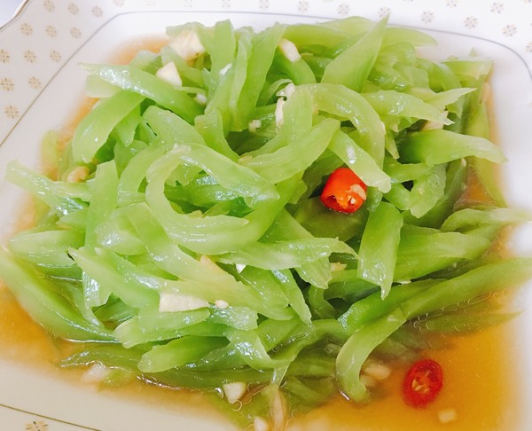 椒油拌莴笋条