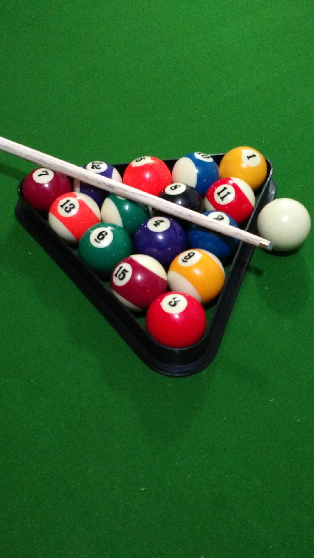 是一种运动,又叫黑八台球,又叫美式普尔(8球),英文是:pool eight ball