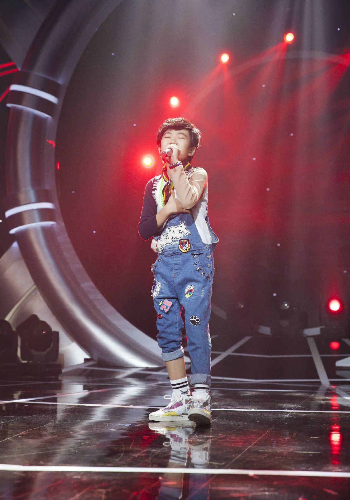 中国新声代第三季/a>学员"节奏小子"谢昊轩时尚潮流的苏格兰裙搭配