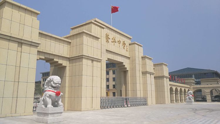 p>山东省诸城繁华中学,简称诸城繁华,分为初中部和高中部,建于1942年