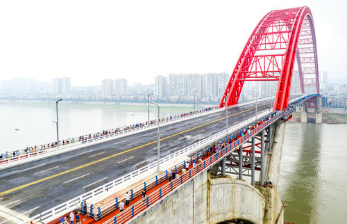 长江公路大桥(hejiang yangtze river bridge),是中国四川省泸州市 a