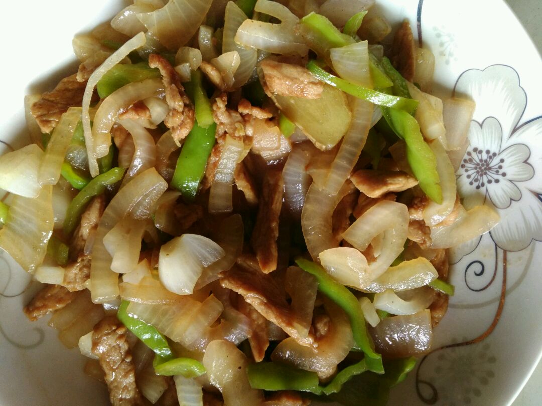 洋葱炒青椒