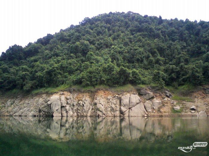  p> b>渡田河风景区 /b>位于兴宁市罗浮镇西北部,它源起东江,北界江西