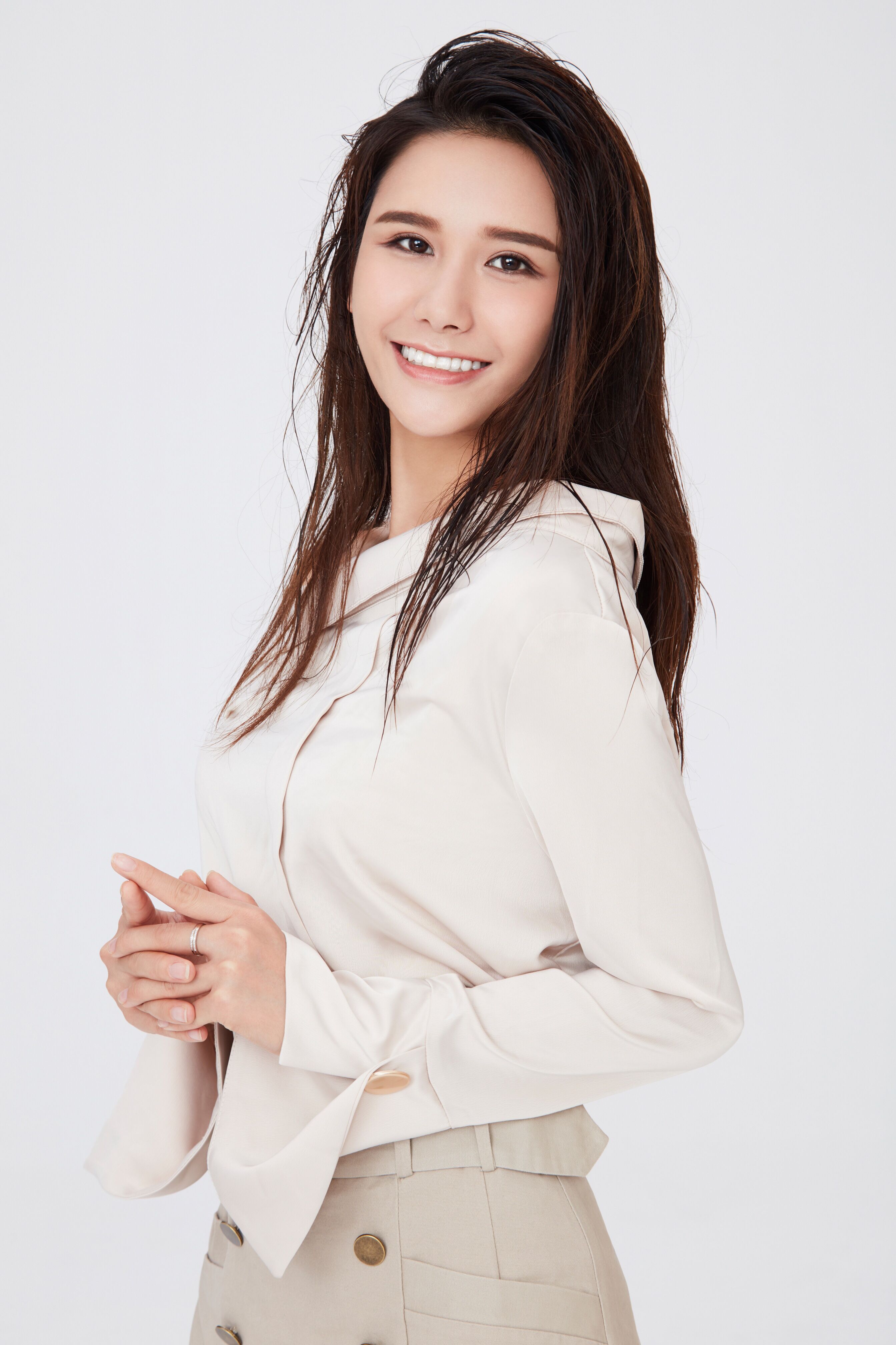 p>解斯童,中国内地女演员,因参加优酷土豆与endemol